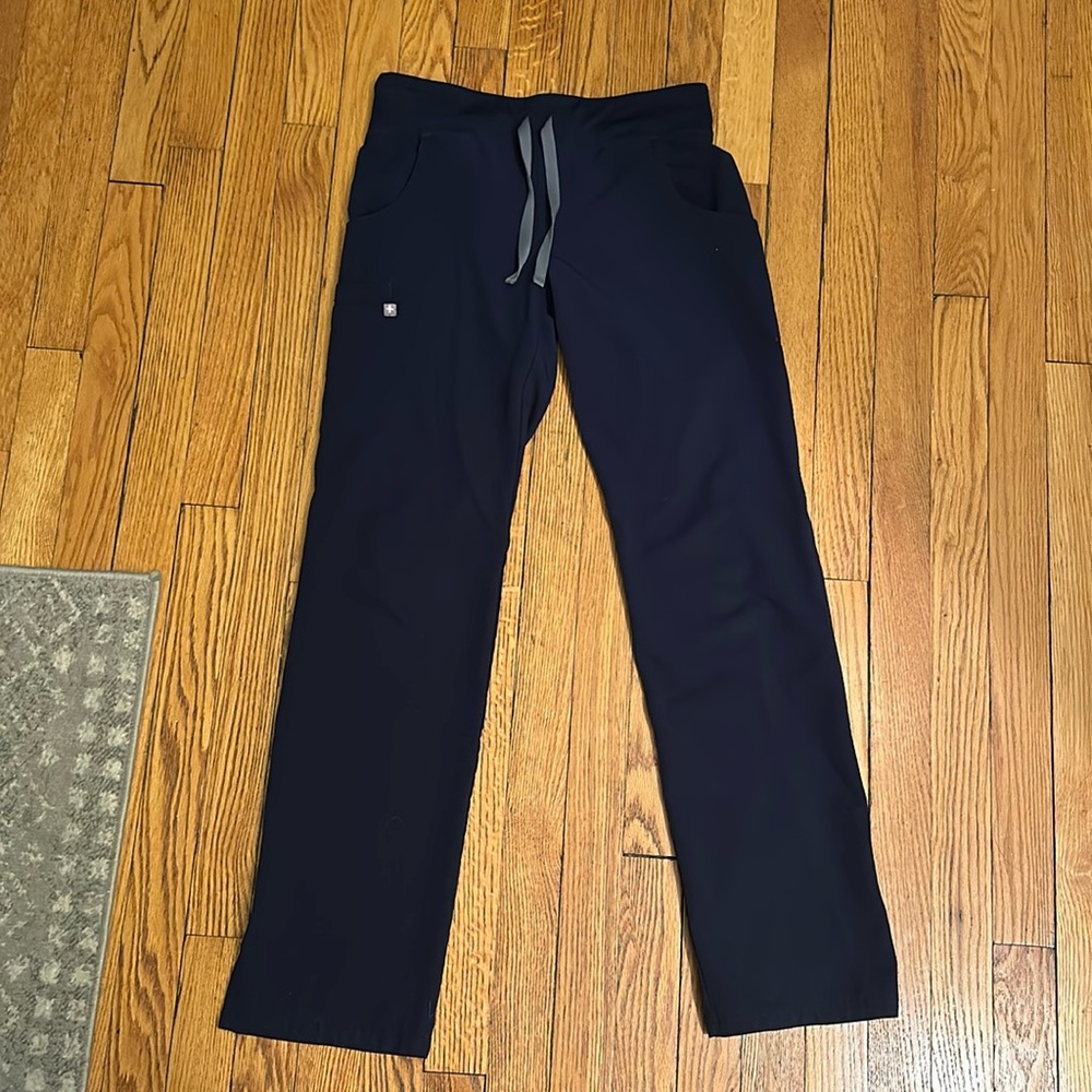 Women’s navy blue Figs, xxs